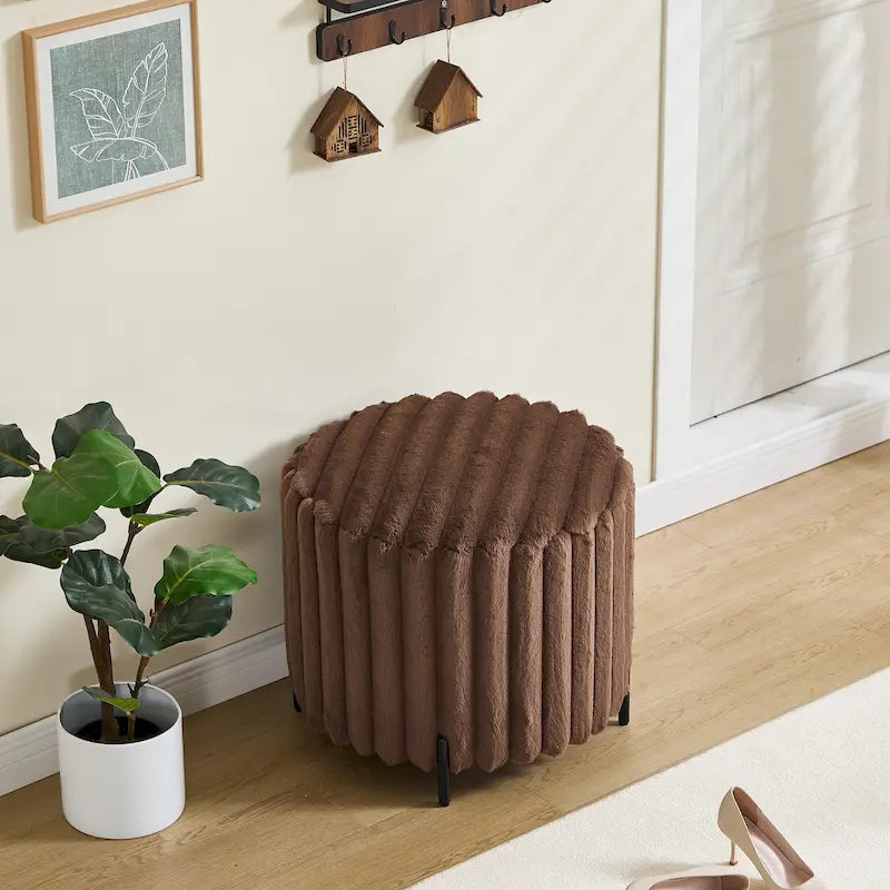 22.05Breiter runder Pouf-Hocker mit Polsterung und Fußablage, schwarze Metallbeine