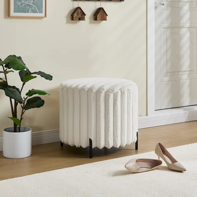 22.05Breiter runder Pouf-Hocker mit Polsterung und Fußablage, schwarze Metallbeine