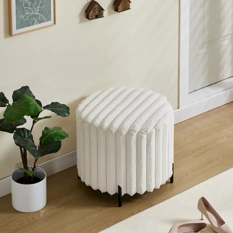 22.05Breiter runder Pouf-Hocker mit Polsterung und Fußablage, schwarze Metallbeine