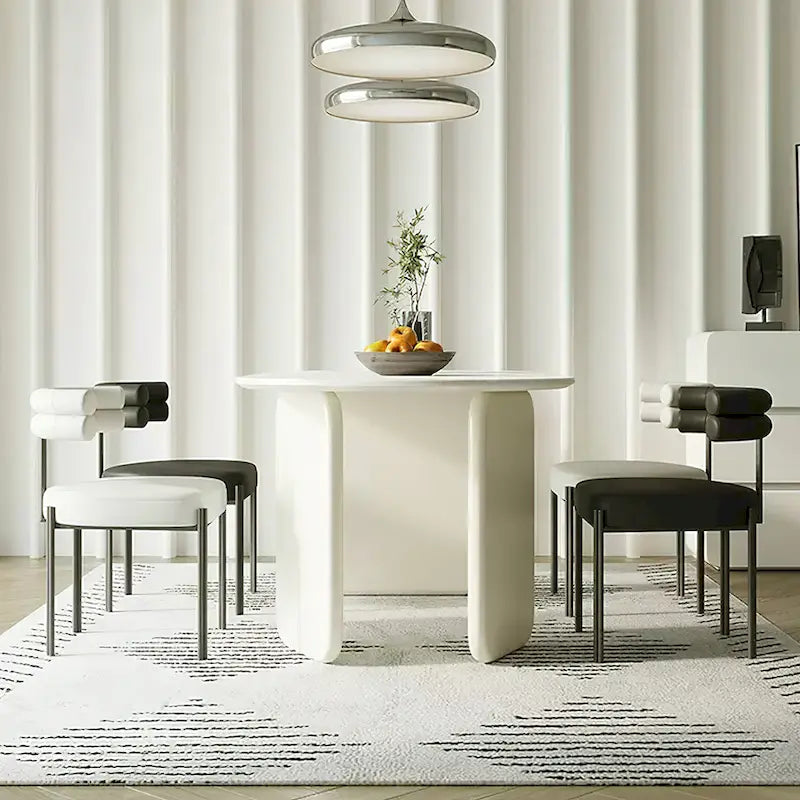 Table à manger ovale moderne couleur crème imitation marbre avec piètement unique à 3 pieds