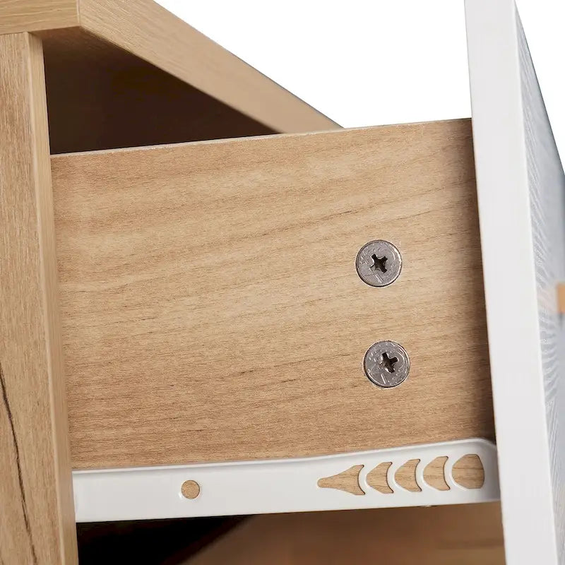 Commode à trois tiroirs, table de chevet et meuble de rangement avec pieds et poignées en bois massif